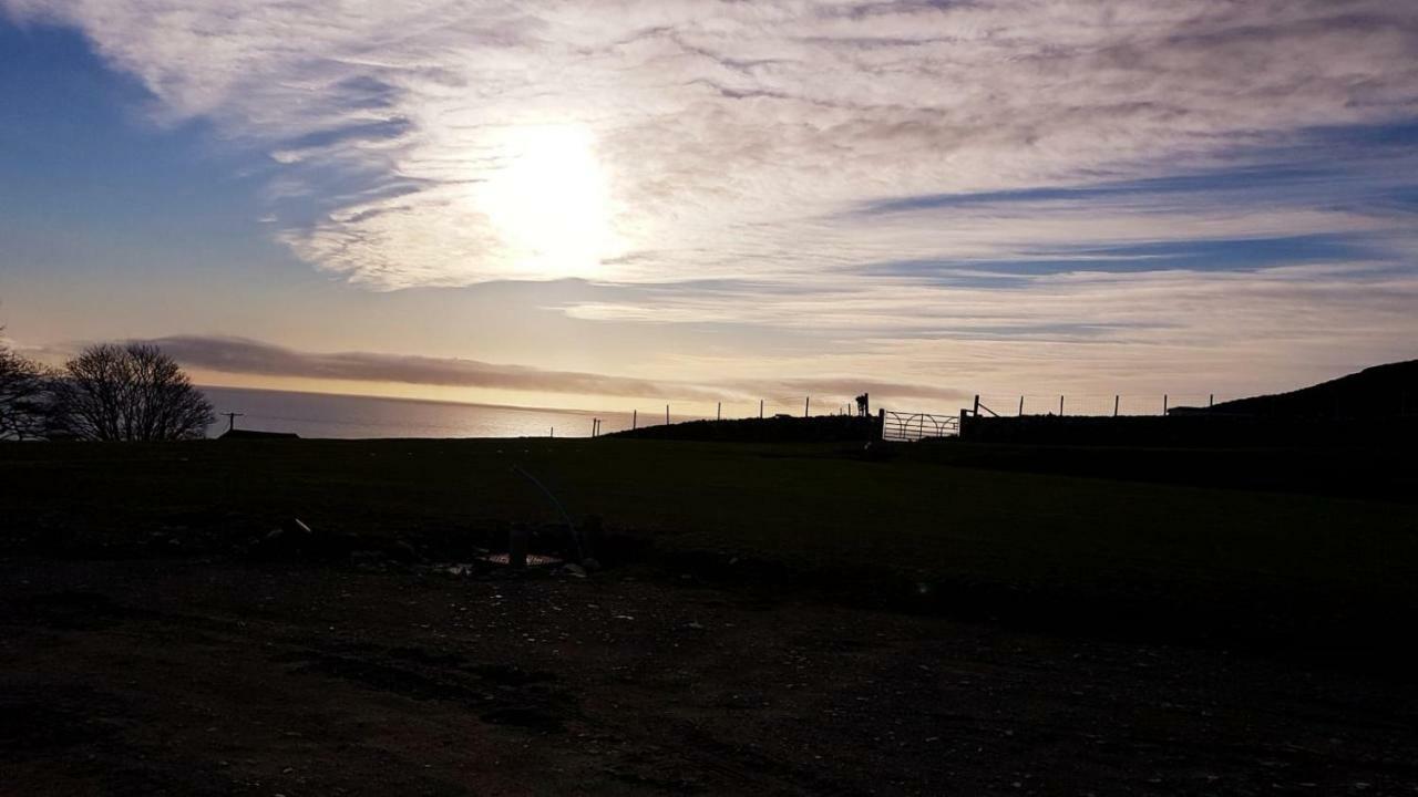 ניוקאסל Stunning Views At Ballagh Cottage Newcastle מראה חיצוני תמונה